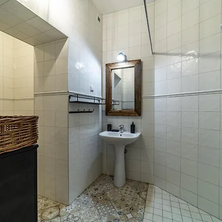 アパート Roofs Of The Old *