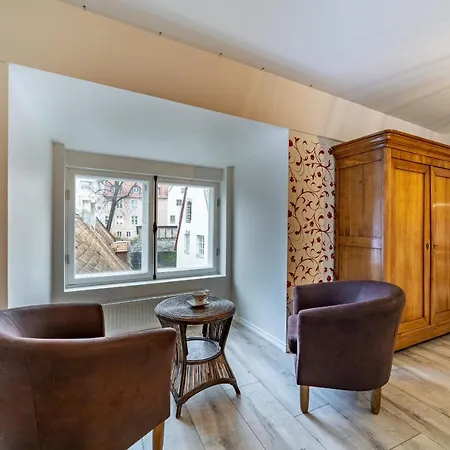 アパート Roofs Of The Old *