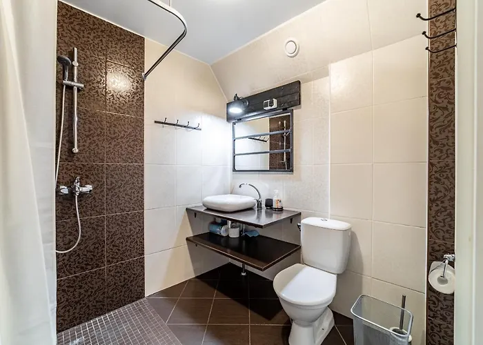 Roofs Of The Old アパート