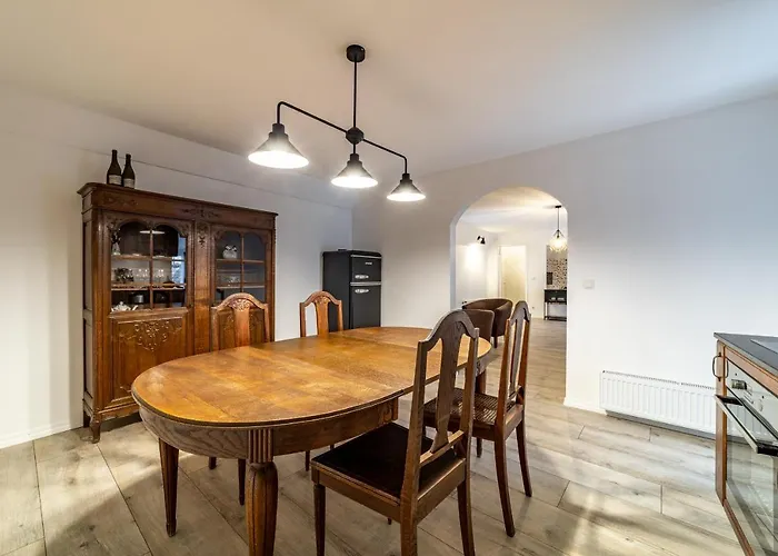 Roofs Of The Old アパート *