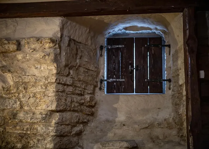 Roofs Of The Old アパート *