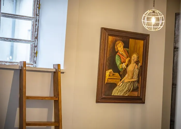 Roofs Of The Old アパート *