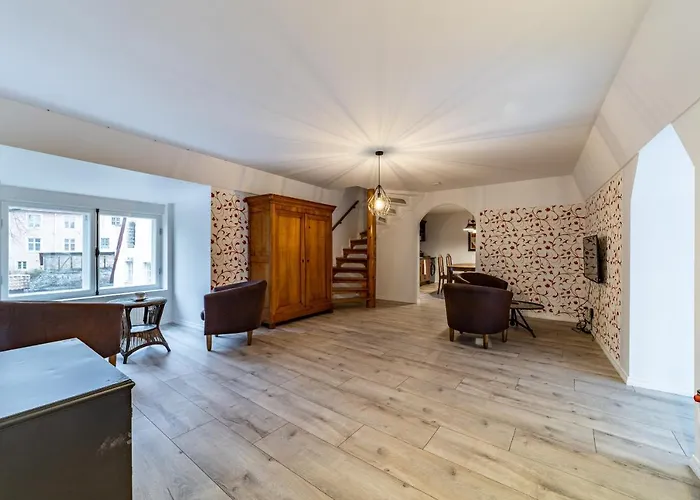 Roofs Of The Old アパート