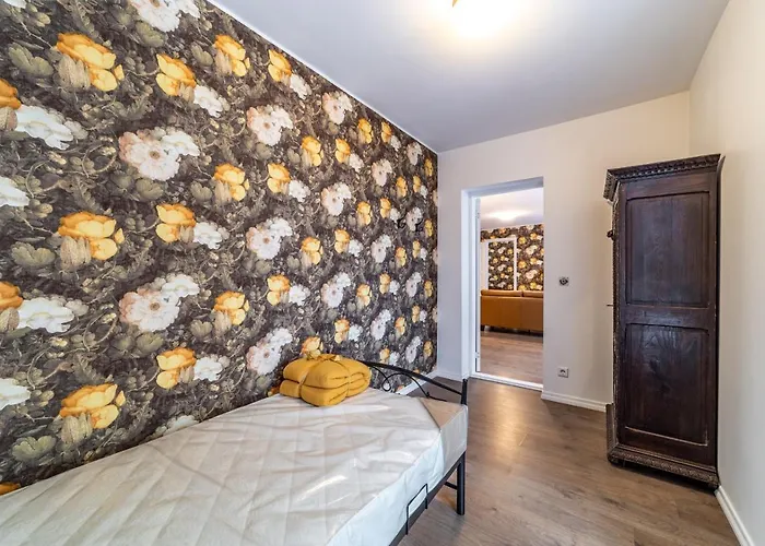 Roofs Of The Old アパート *