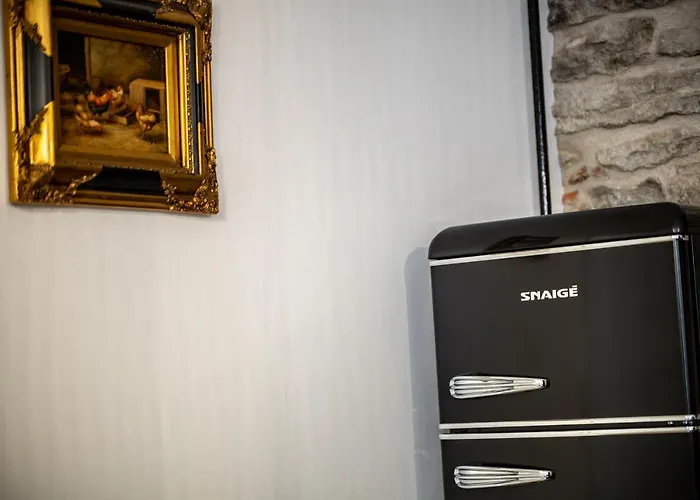 アパート Roofs Of The Old *