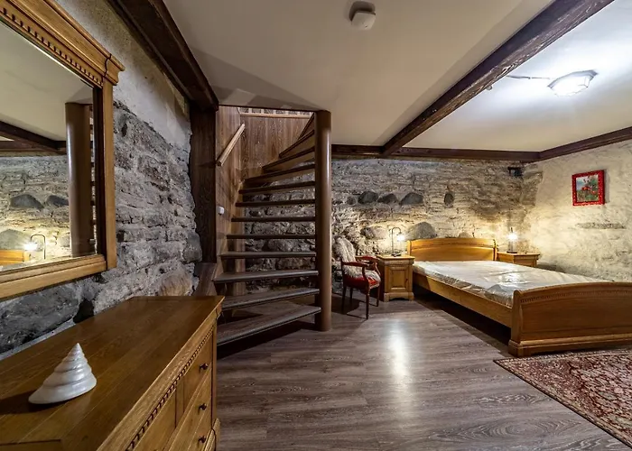 アパート Roofs Of The Old