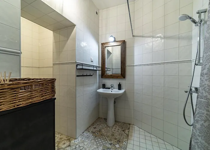 アパート Roofs Of The Old *