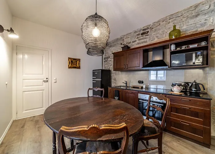 アパート Roofs Of The Old