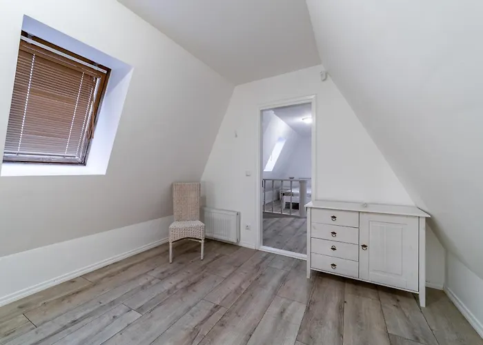 Roofs Of The Old アパート *