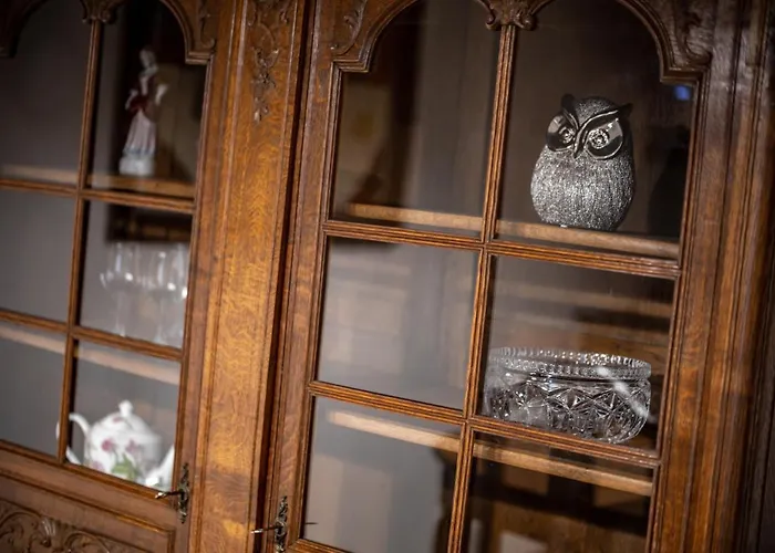 Roofs Of The Old アパート *