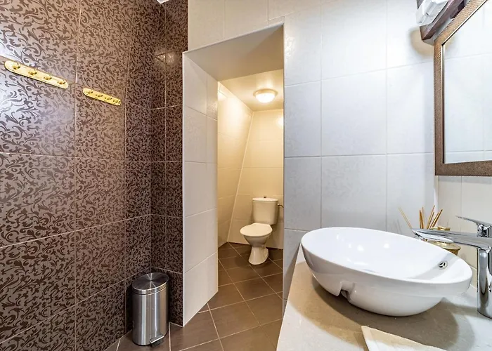 アパート Roofs Of The Old *