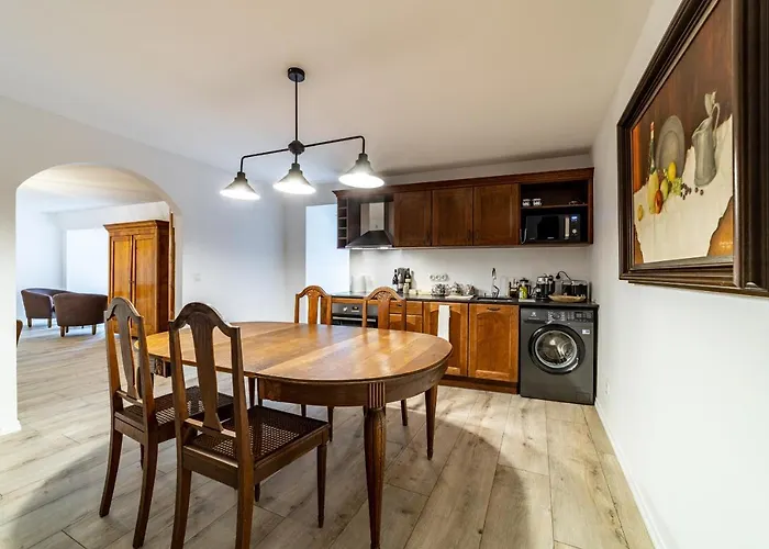 Roofs Of The Old アパート *