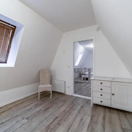 Roofs Of The Old 公寓 *