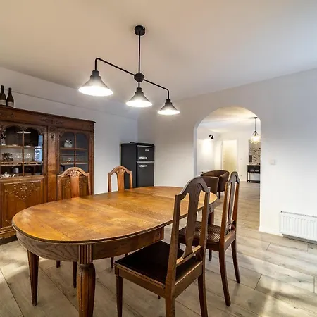 Roofs Of The Old شقة *