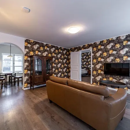 Roofs Of The Old * تالين