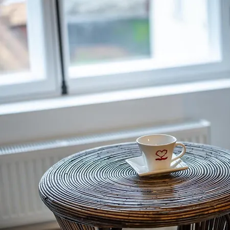 Roofs Of The Old شقة